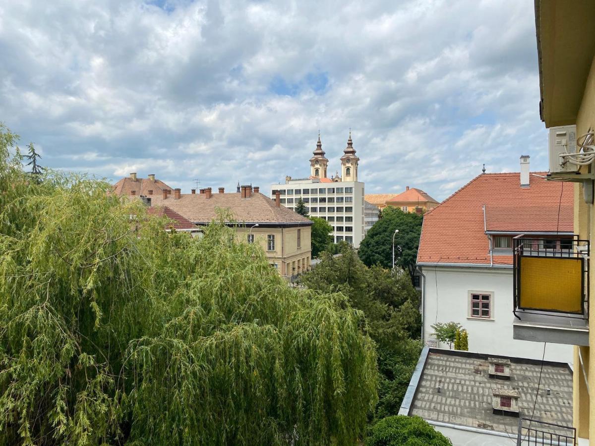 Res Apartman Eger Exteriör bild