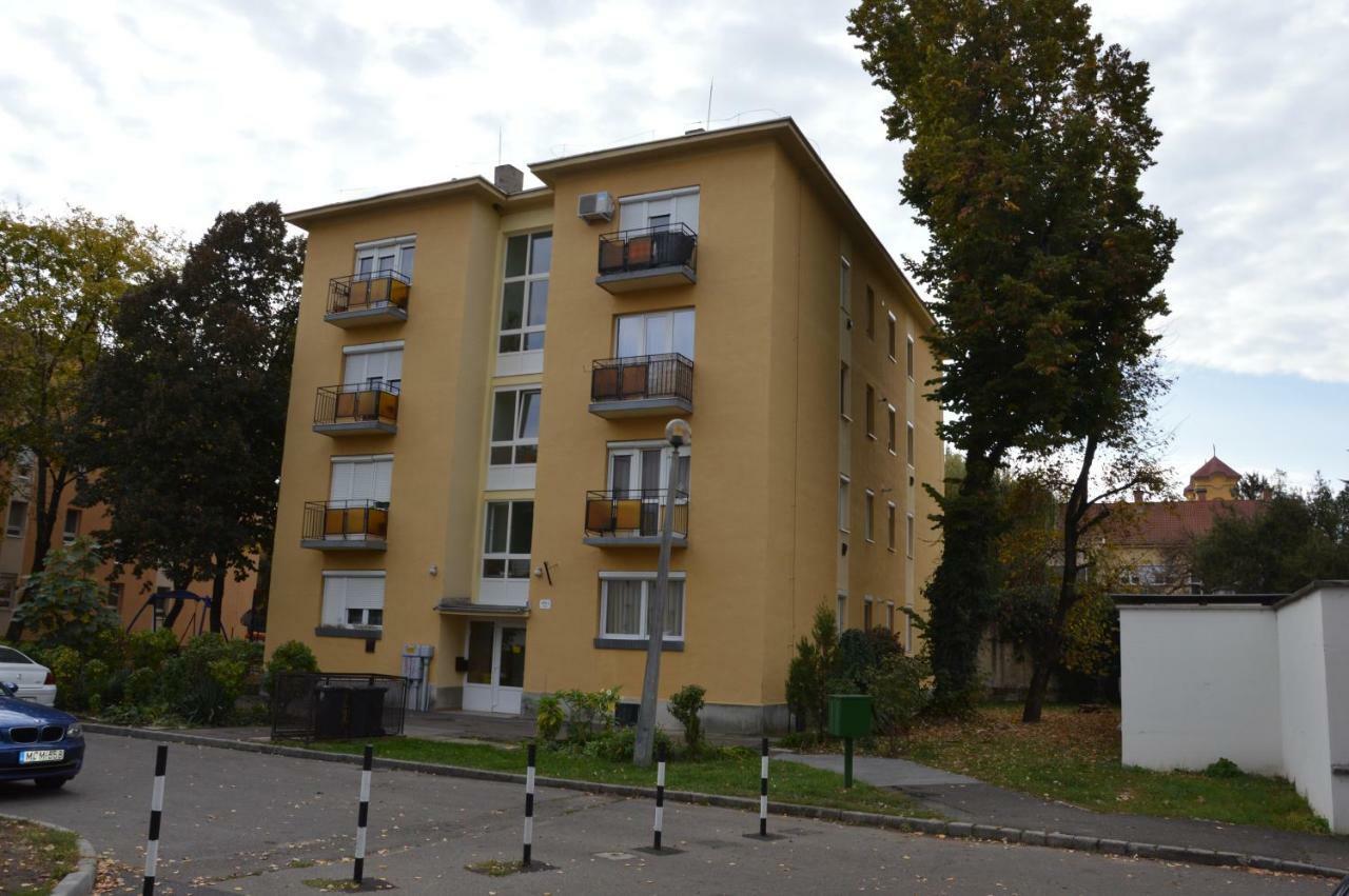 Res Apartman Eger Exteriör bild
