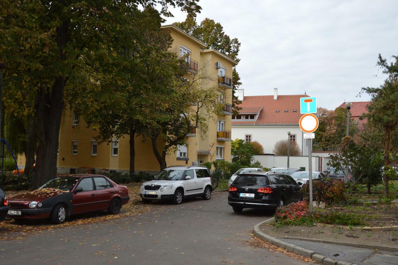 Res Apartman Eger Exteriör bild