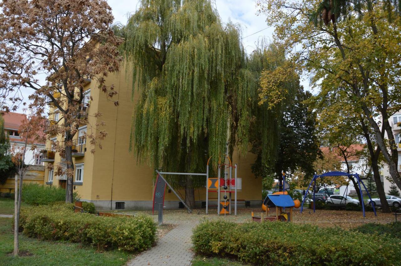 Res Apartman Eger Exteriör bild