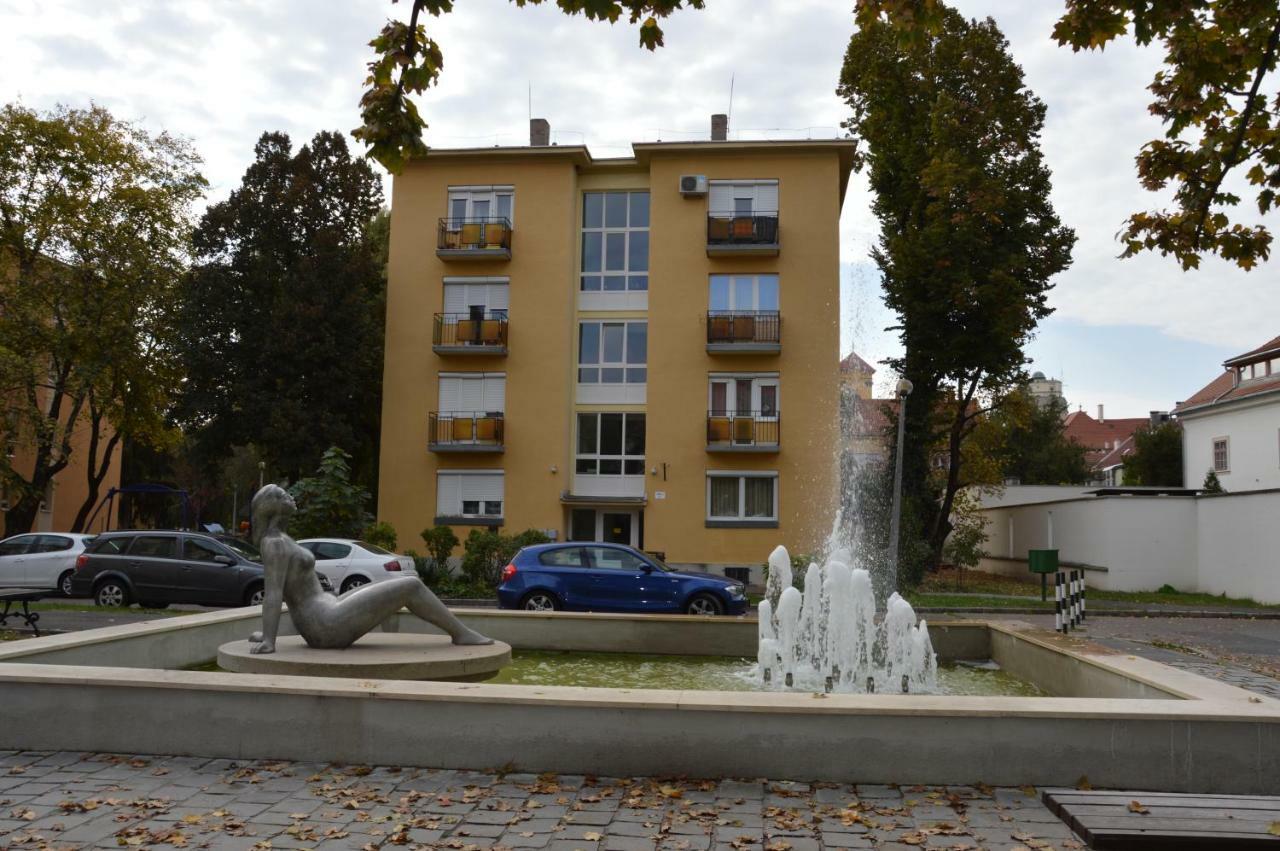 Res Apartman Eger Exteriör bild