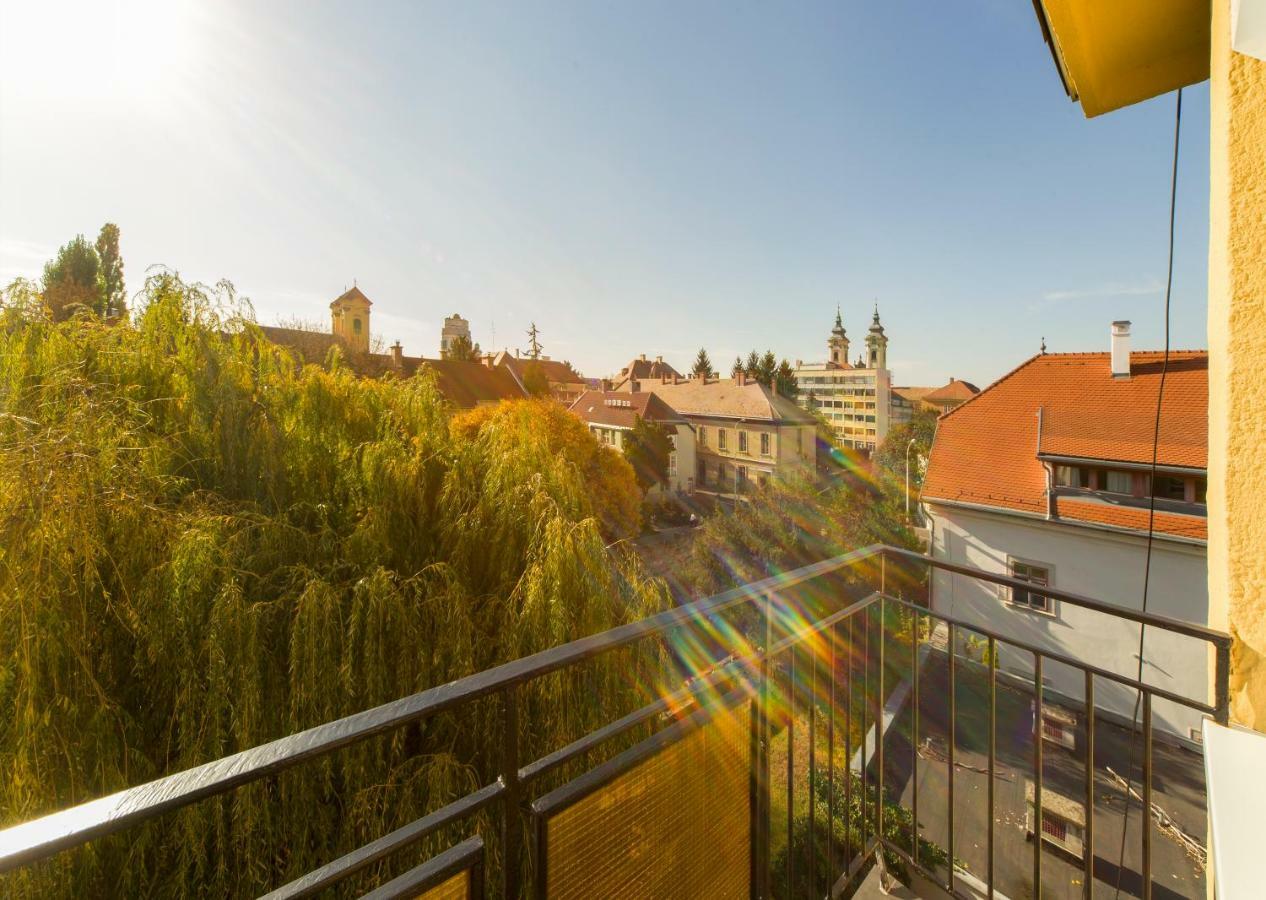 Res Apartman Eger Exteriör bild