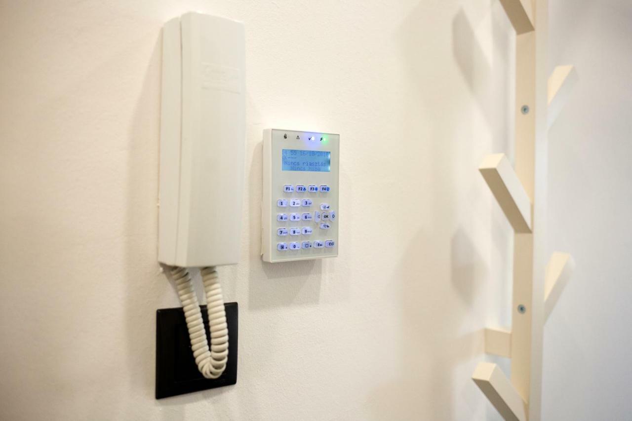 Res Apartman Eger Exteriör bild